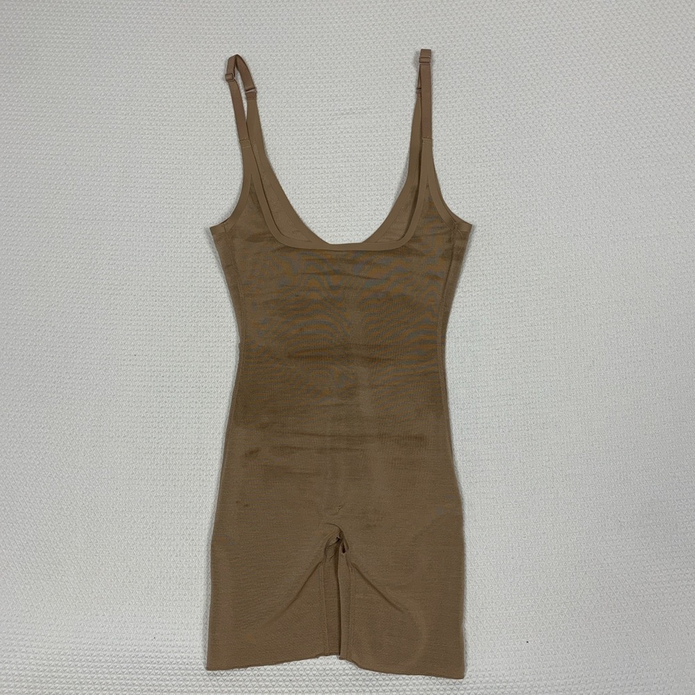 SKIMS Seamless Sculpt Open Bust Bodysuit Mid-Thigh Shapewear Clay Small